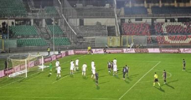 Calcio, al Cosenza non puoi proprio dire niente. Il pareggio e quel bicchiere mezzo pieno