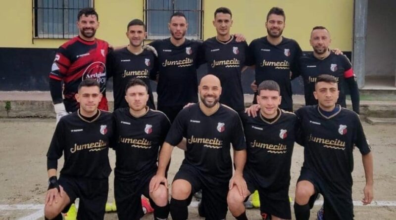 Calcio, dilettanti. Il Rogliano “corsaro” a Longobardi si gode il primato in classifica